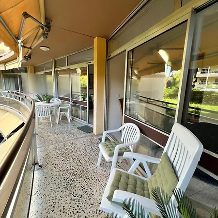 Aeroport Seafront With Pool Appartement