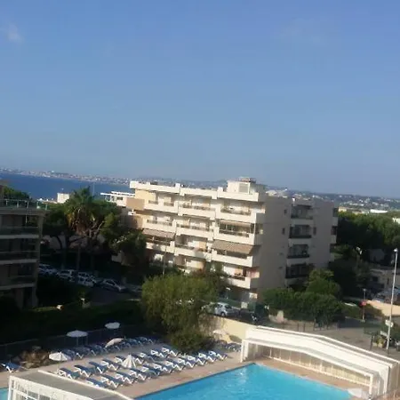 Aeroport Seafront With Pool Appartement